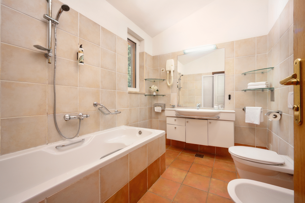 Deluxe Two bedroom -bathroom