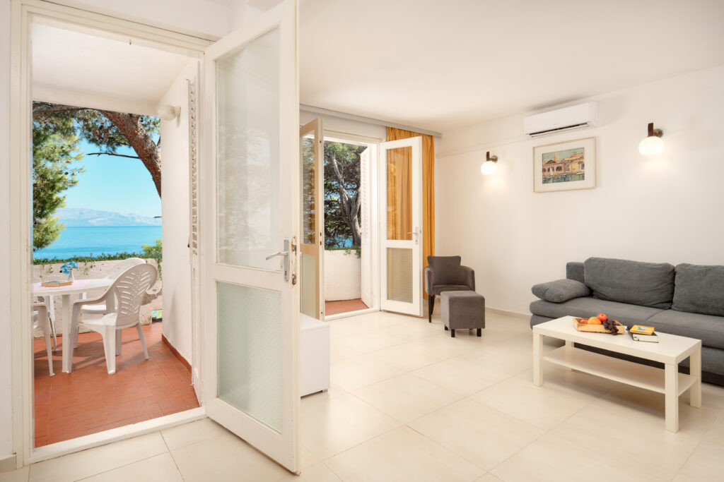 One bedroom Vintage- living room